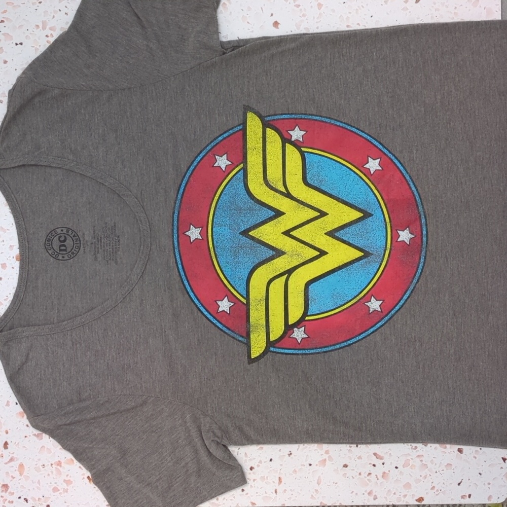 DC Comics | Rayon Blend Wonder Woman Grey Short Sleeve Graphic Print T-Shirt | L
